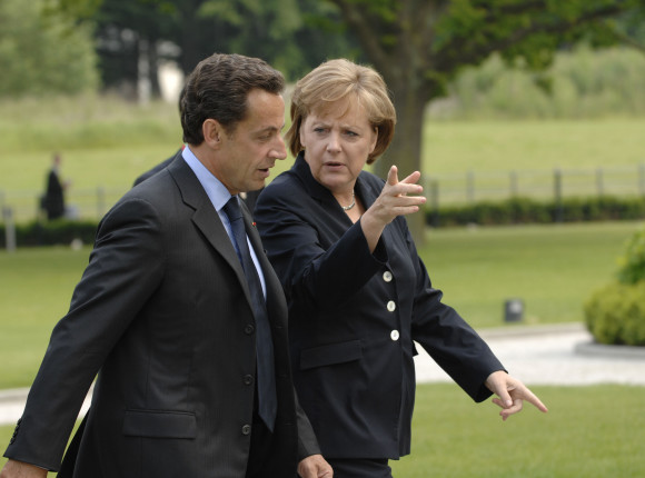 09-bundeskanzlerin-merkel-spricht-mit-nicolas-sarkozy-property-poster.jpg